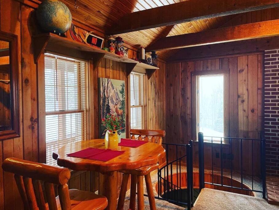 יוריקה ספרינגס Eagle Crest Cabin, White River View With Hottub מראה חיצוני תמונה